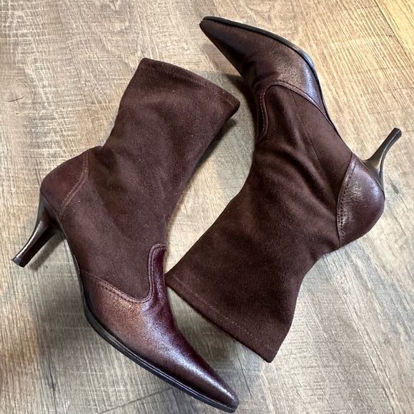 Casadei Suede & Leather Pointed Toe Pull-On Kitten Heel Ankle Boots - Size 7 - Picture 1 of 17